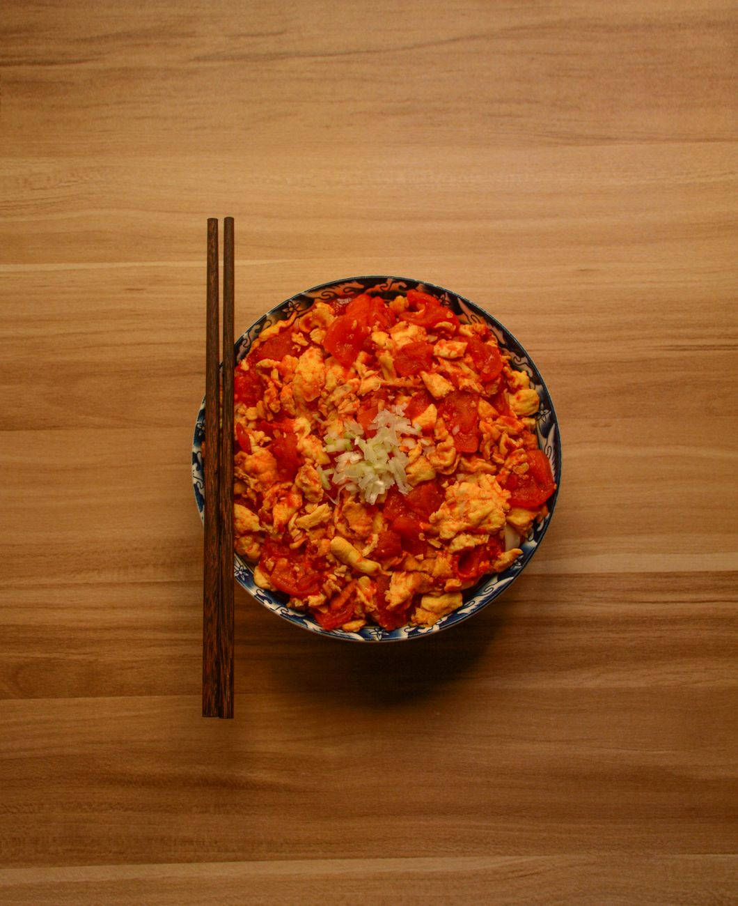 トマトと卵の炒め物とは？人気の理由